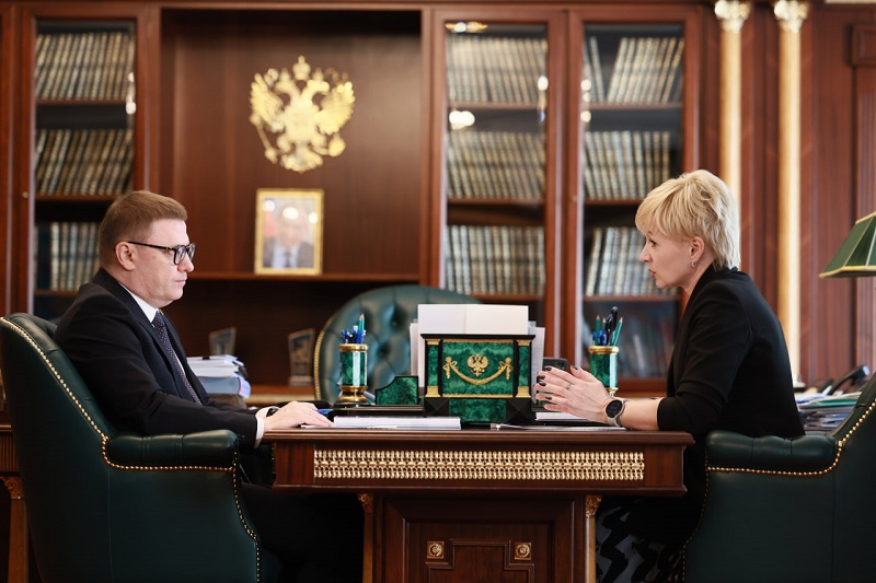 Губернатор Челябинской области Алексей Текслер провел встречу с уполномоченным по правам человека в регионе Юлией Сударенко